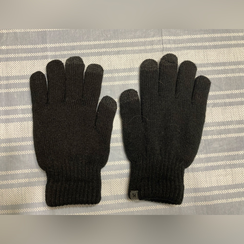 💛TODAY***$9***Heat Logic black gloves.